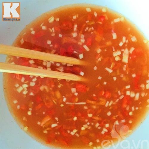 Bí kíp làm tương ớt chua cay mặn ngọt chấm nem chua rán