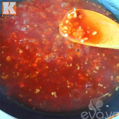Bí kíp làm tương ớt chua cay mặn ngọt chấm nem chua rán