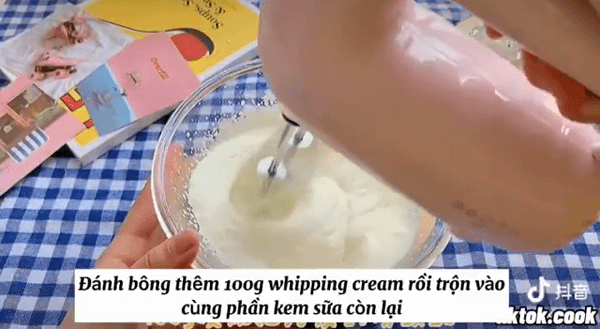 Kem trứng muối béo ngậy và thơm lừng từng gây sốt hóa ra cách làm siêu đơn giản, tranh thủ trời chưa lạnh các chị em cùng trổ tài thôi