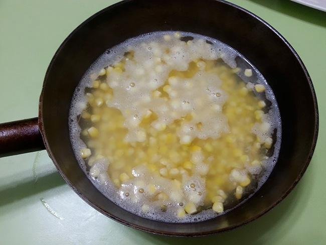 Làm món ngô chiên trứng muối nhậu nhâm nhi ngày rảnh rỗi