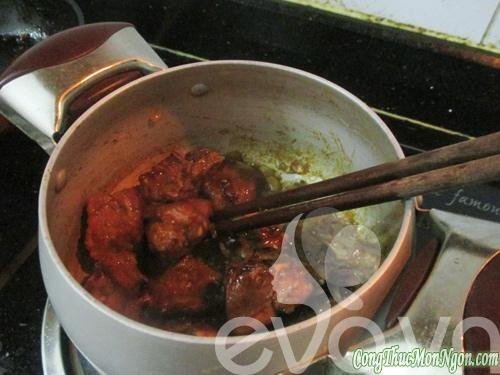 Sườn rán mật ong nóng hổi