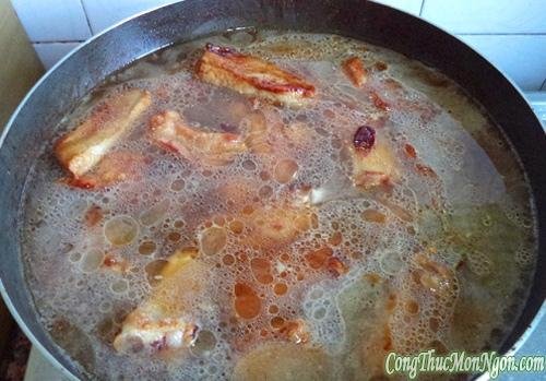 Sườn sốt tỏi cay nhìn là muốn ăn!