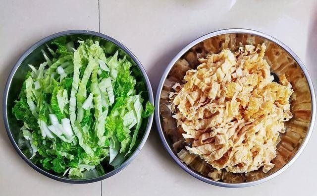 Bắp cải đem xào với thứ quen thuộc này, cả nhà bất ngờ với món lạ miệng cực ngon, gắp không ngừng đũa
