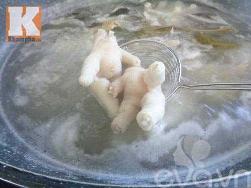 Cách làm món nộm chân gà rút xương giòn giòn, cực ngon