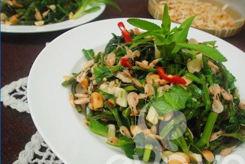 Mát trời làm nộm rau muống