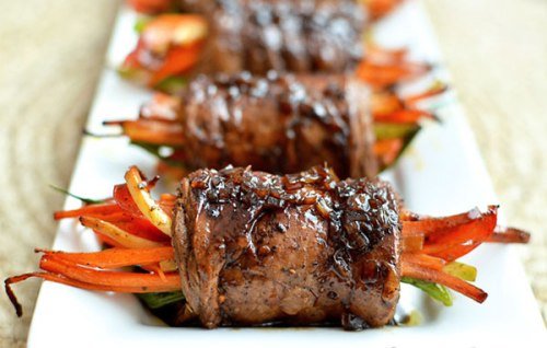 Món bò cuộn rau củ nướng áp chảo