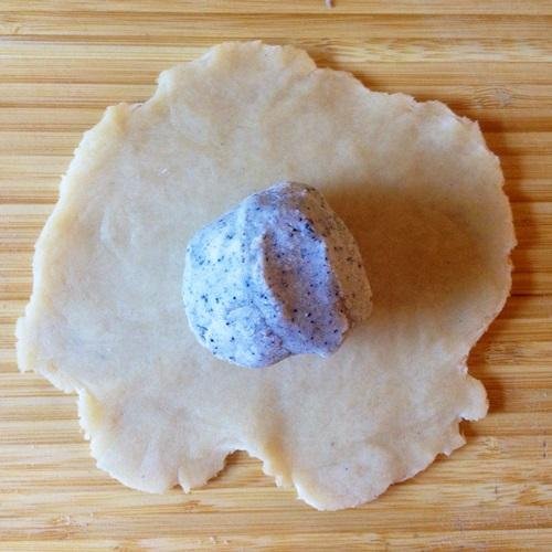 Bánh Trung thu ngàn lớp vị khoai môn