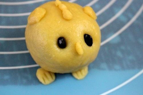 Bánh Trung thu nướng hình gà con cho bé