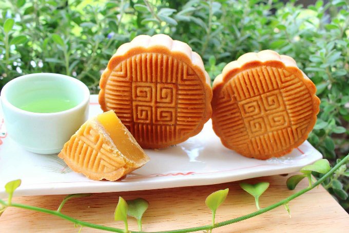 Tự làm bánh nướng nhân đậu xanh thơm bùi đón Trung thu