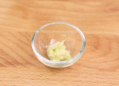Bữa tối ngon miệng với dưa chua xào tôm mực