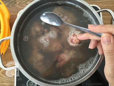 Cách làm món lẩu cua chua cay thơm ngon nóng hổi cho bữa tiệc tất niên