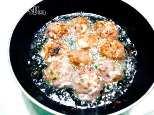 Chả mực viên giòn thơm, nhâm nhi hay ăn vặt cứ gọi là "tuyệt cú mèo"