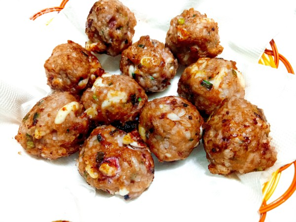 Chả mực viên giòn thơm, nhâm nhi hay ăn vặt cứ gọi là "tuyệt cú mèo"