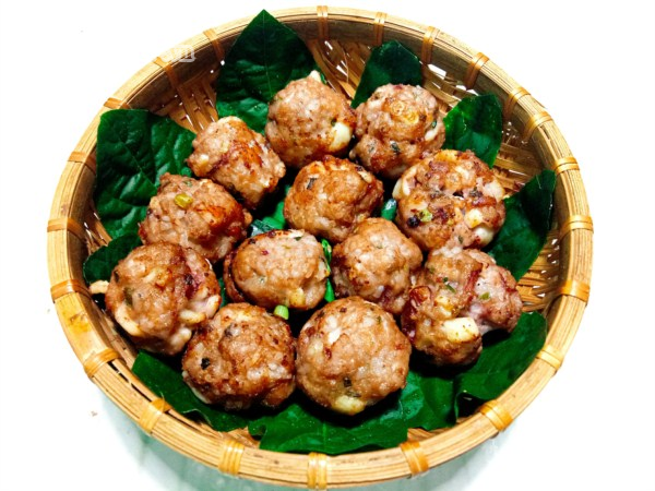 Chả mực viên giòn thơm, nhâm nhi hay ăn vặt cứ gọi là "tuyệt cú mèo"