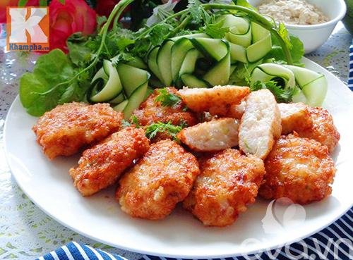 Chả tôm cốm thơm lừng, nóng hổi