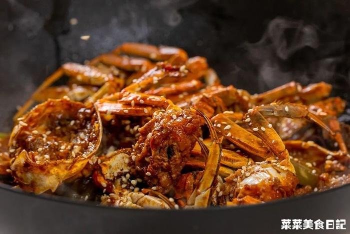 Cua biển đang rẻ, rinh vài 'em' về làm sốt cay thì ngon hết ý!