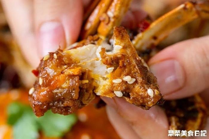Cua biển đang rẻ, rinh vài 'em' về làm sốt cay thì ngon hết ý!