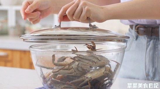 Cua biển đang rẻ, rinh vài 'em' về làm sốt cay thì ngon hết ý!