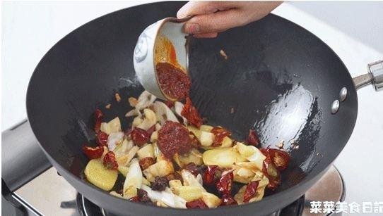 Cua biển đang rẻ, rinh vài 'em' về làm sốt cay thì ngon hết ý!