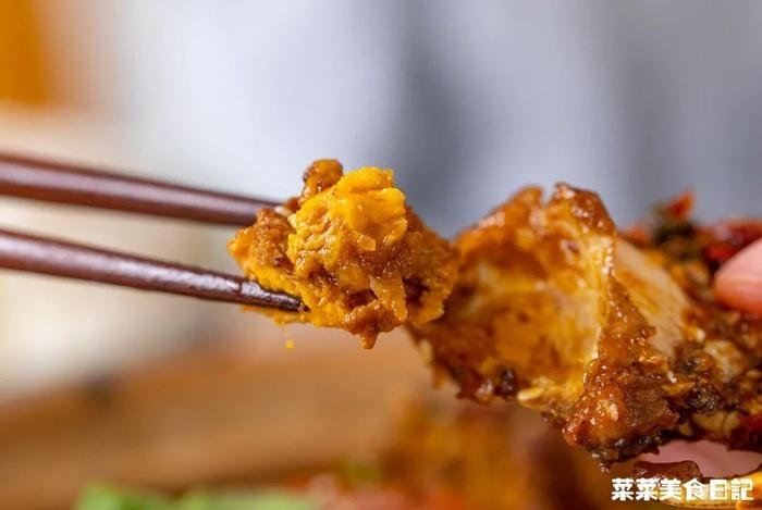 Cua biển đang rẻ, rinh vài 'em' về làm sốt cay thì ngon hết ý!
