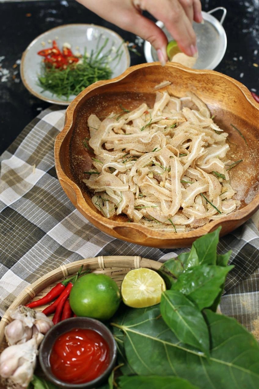 Nem tai trộn thính - Món ngon 