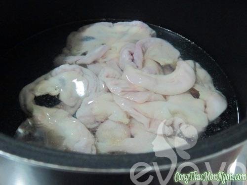 Thòm thèm lòng non xào dưa chua