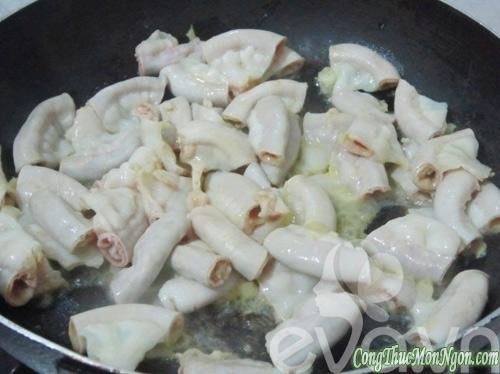 Thòm thèm lòng non xào dưa chua